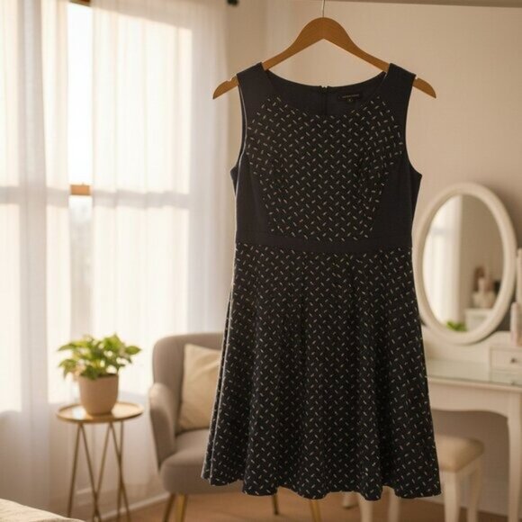 Tommy Hilfiger Navy Geometric Pleated Fit & Flare Dress Size 18 - Picture 2 of 9